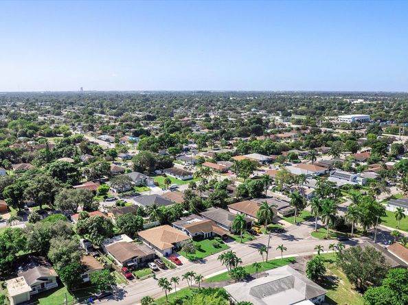 2860 NW 8th Place, Fort Lauderdale FL 33311