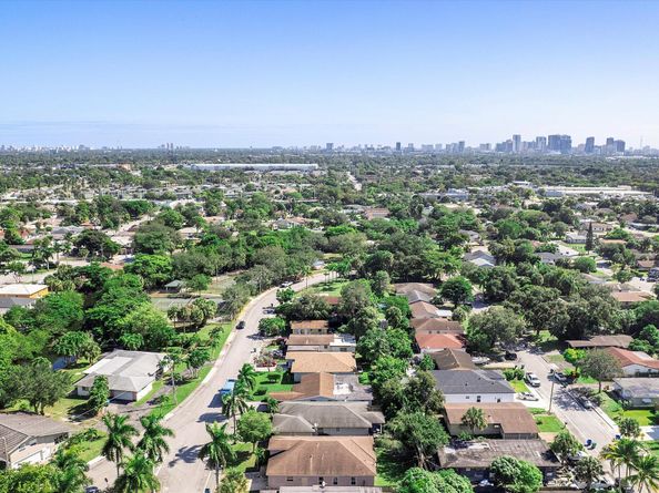 2860 NW 8th Place, Fort Lauderdale FL 33311