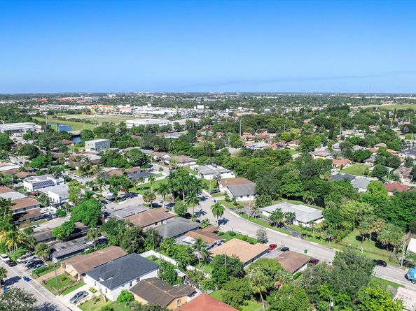 2860 NW 8th Place, Fort Lauderdale FL 33311