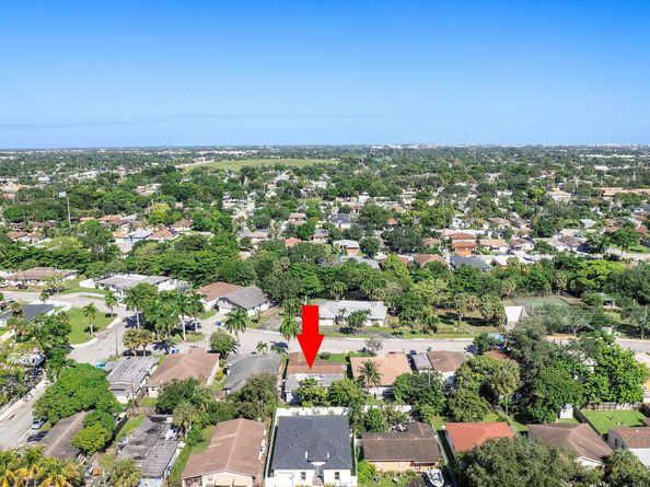 2860 NW 8th Place, Fort Lauderdale FL 33311