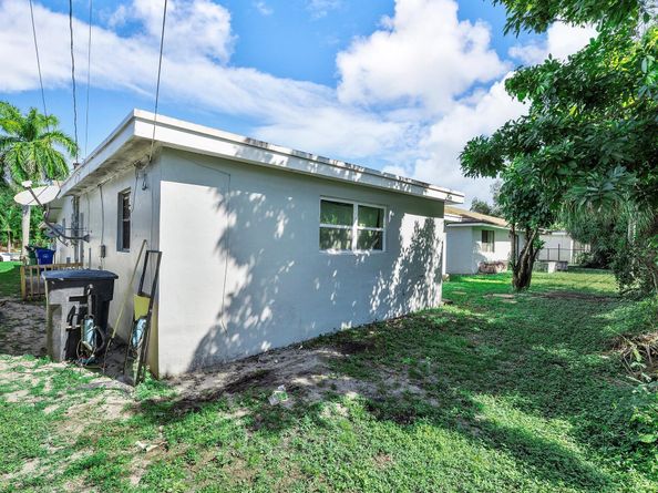 2860 NW 8th Place, Fort Lauderdale FL 33311