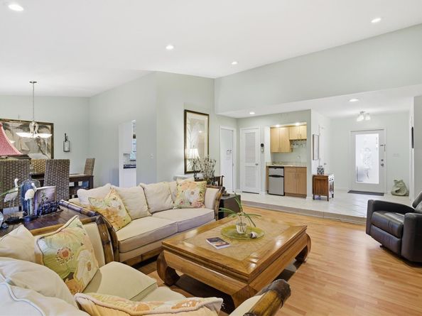 4803 Queen Palm Ln, Tamarac FL 33319