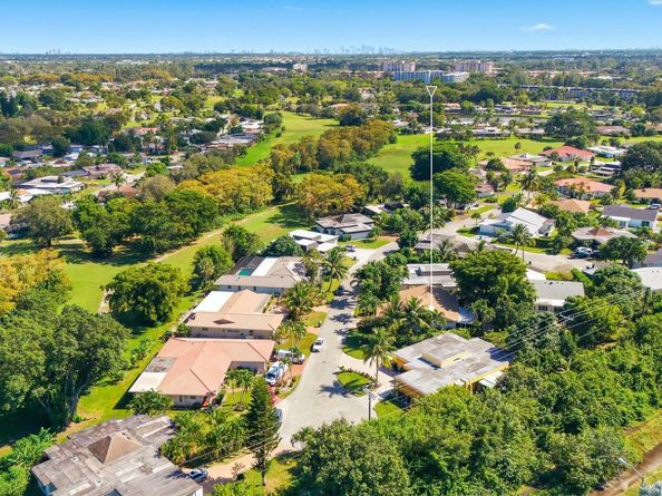 4803 Queen Palm Ln, Tamarac FL 33319