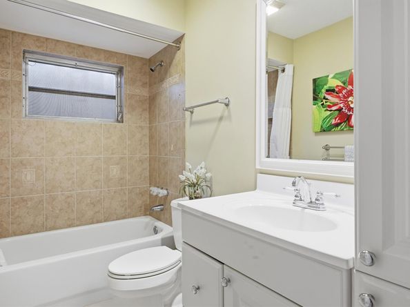 4803 Queen Palm Ln, Tamarac FL 33319