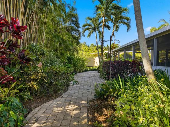 4803 Queen Palm Ln, Tamarac FL 33319