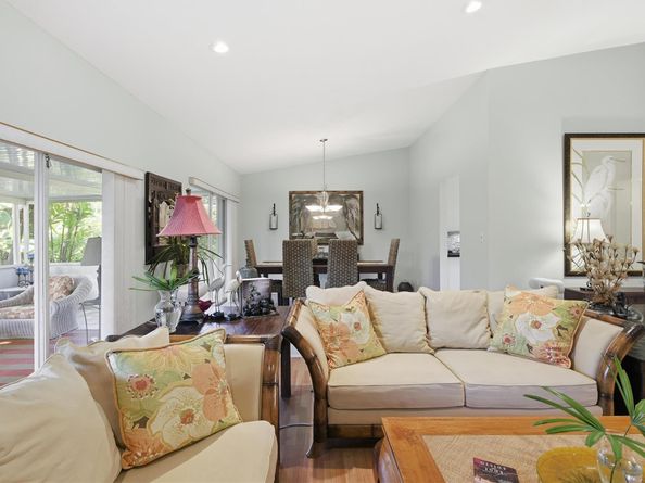 4803 Queen Palm Ln, Tamarac FL 33319