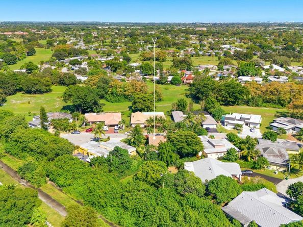 4803 Queen Palm Ln, Tamarac FL 33319