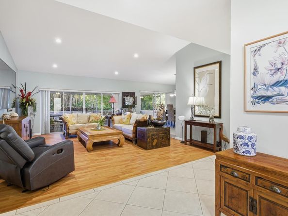 4803 Queen Palm Ln, Tamarac FL 33319