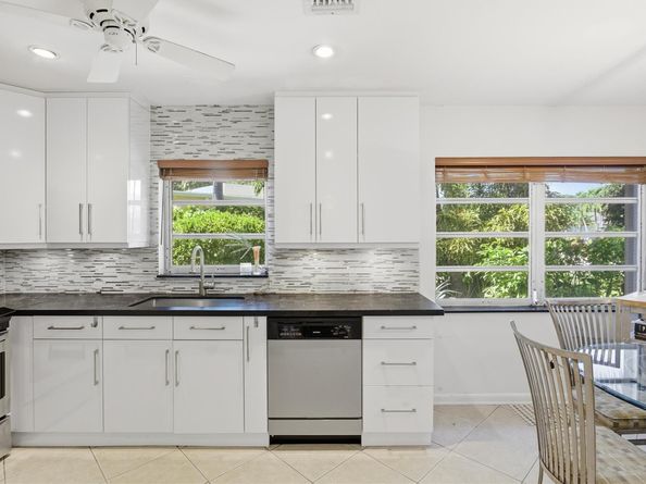 4803 Queen Palm Ln, Tamarac FL 33319