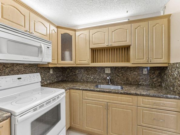 9440 SW 8th Street 318, Boca Raton FL 33428