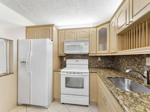 9440 SW 8th Street 318, Boca Raton FL 33428