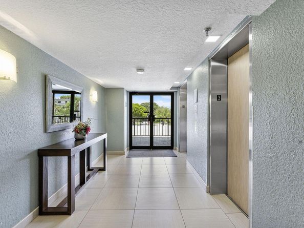 9440 SW 8th Street 318, Boca Raton FL 33428