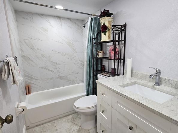 6195 Rock Island Rd 215, Tamarac FL 33319