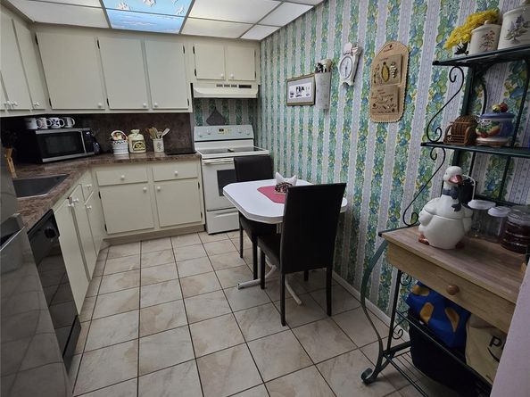 6195 Rock Island Rd 215, Tamarac FL 33319