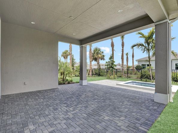 10064 Driftwood Way, Palm Beach Gardens FL 33412