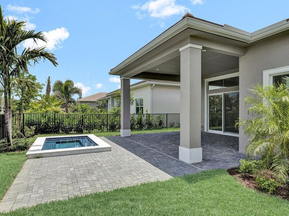 10064 Driftwood Way, Palm Beach Gardens FL 33412