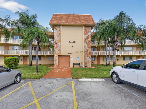 600 Village Green Court 322, Palm Springs FL 33461