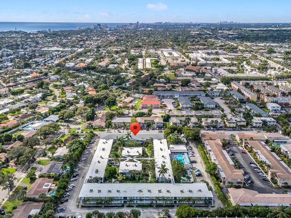 2151 NE 42nd Ct 204, Lighthouse Point FL 33064