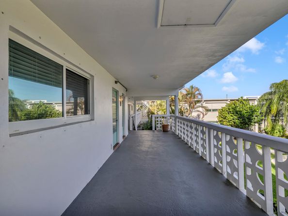 2151 NE 42nd Ct 204, Lighthouse Point FL 33064