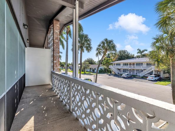 2151 NE 42nd Ct 204, Lighthouse Point FL 33064