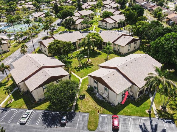 302 Pine Ridge Circle A2, Greenacres FL 33463