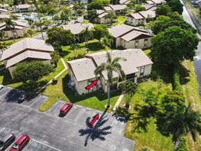 302 Pine Ridge Circle A2, Greenacres FL 33463