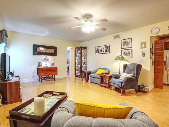 302 Pine Ridge Circle A2, Greenacres FL 33463