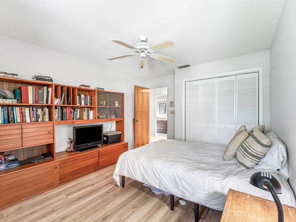 4299 NW 26th Avenue, Boca Raton FL 33434