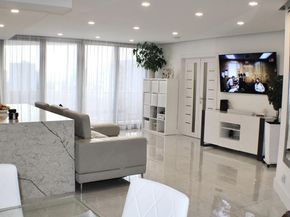 3640 Yacht Club Dr 1410, Miami FL 33180