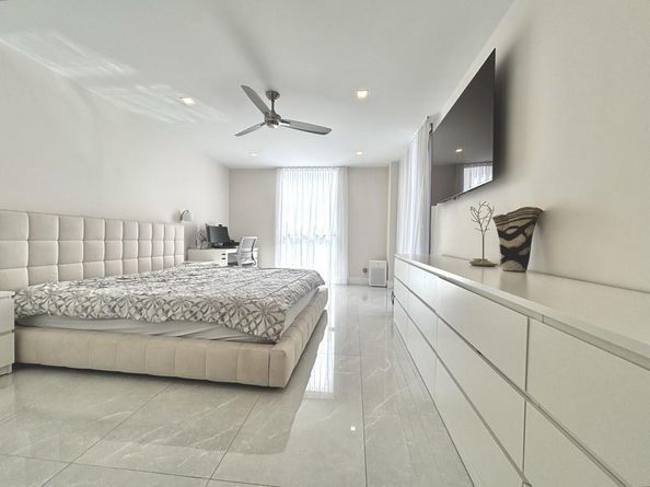 3640 Yacht Club Dr 1410, Miami FL 33180