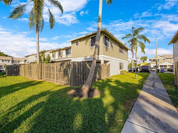 1030 NW 107th Ave 1030, Pembroke Pines FL 33026