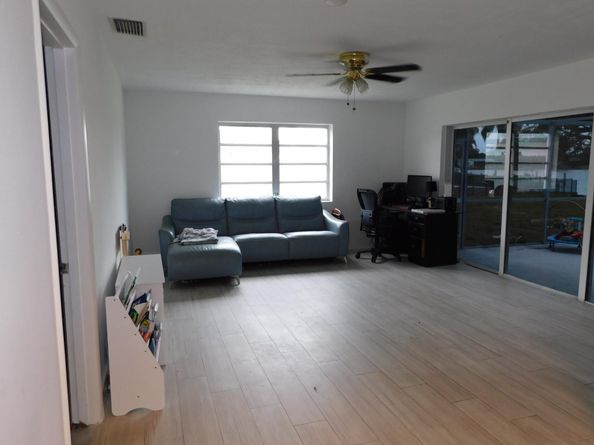 8671 NW 19th St, Pembroke Pines FL 33024