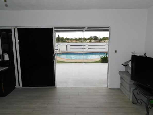 8671 NW 19th St, Pembroke Pines FL 33024