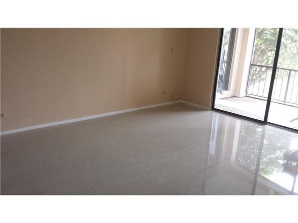 3760 Inverrary Dr 2H, Lauderhill FL 33319