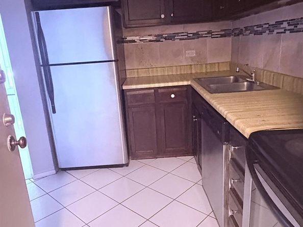 3760 Inverrary Dr 2H, Lauderhill FL 33319