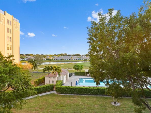 7286 Huntington Lane 402, Delray Beach FL 33446