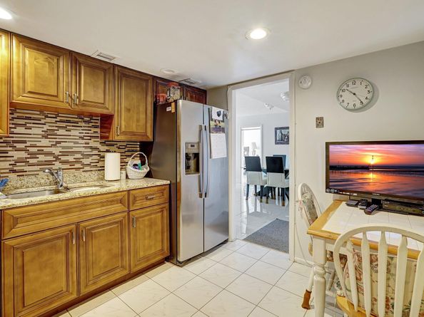 437 Golden Isles Dr 15G, Hallandale Beach FL 33009