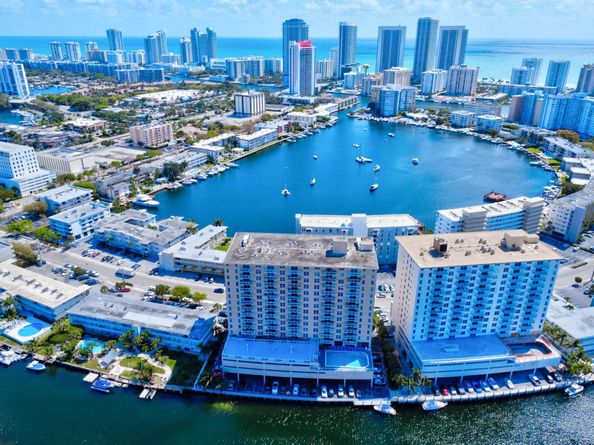 437 Golden Isles Dr 15G, Hallandale Beach FL 33009