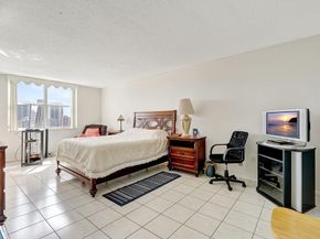 437 Golden Isles Dr 15G, Hallandale Beach FL 33009