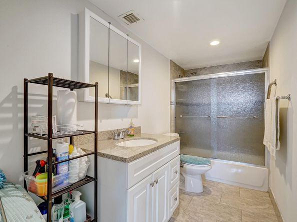 437 Golden Isles Dr 15G, Hallandale Beach FL 33009