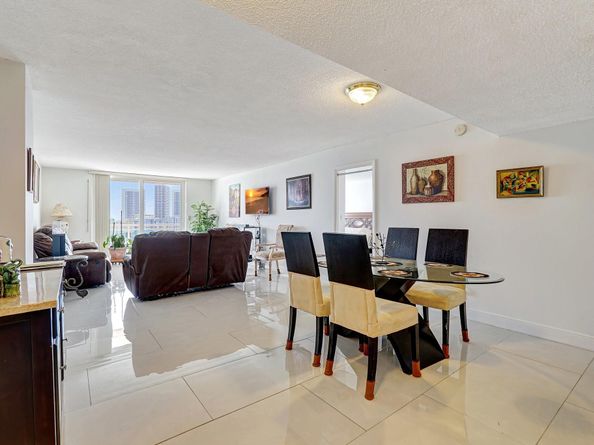 437 Golden Isles Dr 15G, Hallandale Beach FL 33009