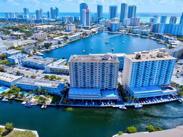 437 Golden Isles Dr 15G, Hallandale Beach FL 33009