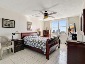 437 Golden Isles Dr 15G, Hallandale Beach FL 33009