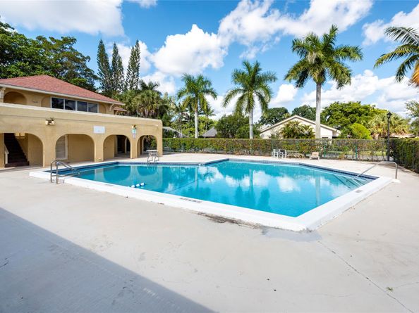 10717 La Placida Dr 13, Coral Springs FL 33065