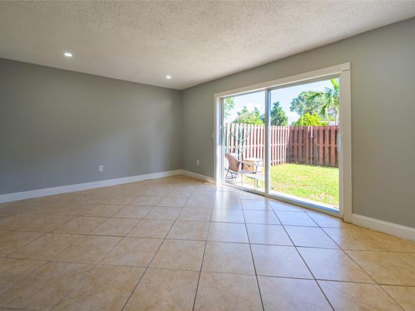 10717 La Placida Dr 13, Coral Springs FL 33065