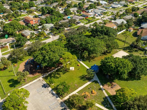 702 S 12th Street, Lantana FL 33462