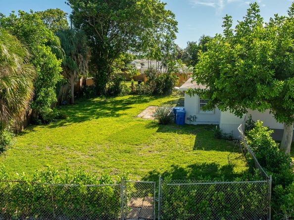 702 S 12th Street, Lantana FL 33462