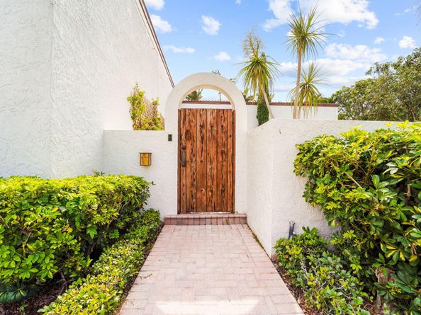 7036 San Sebastian Circle, Boca Raton FL 33433