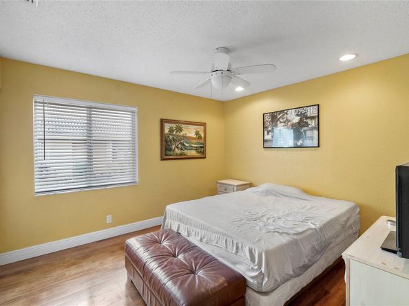 233 NW 119th Ln, Coral Springs FL 33071