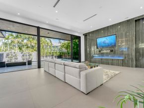 2401 NE 13th Street, Fort Lauderdale FL 33304